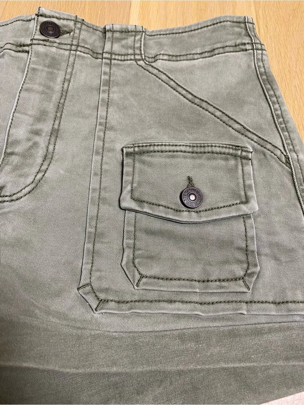 Abercrombie & Fitch Olive Green Cargo Utility Shorts Size 8 W29 Cuffed Casual